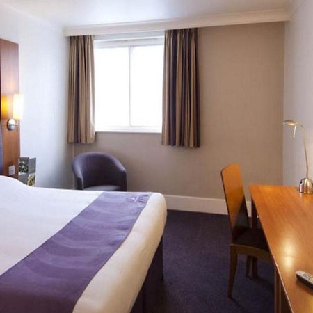 Premier Inn Глостер Экстерьер фото