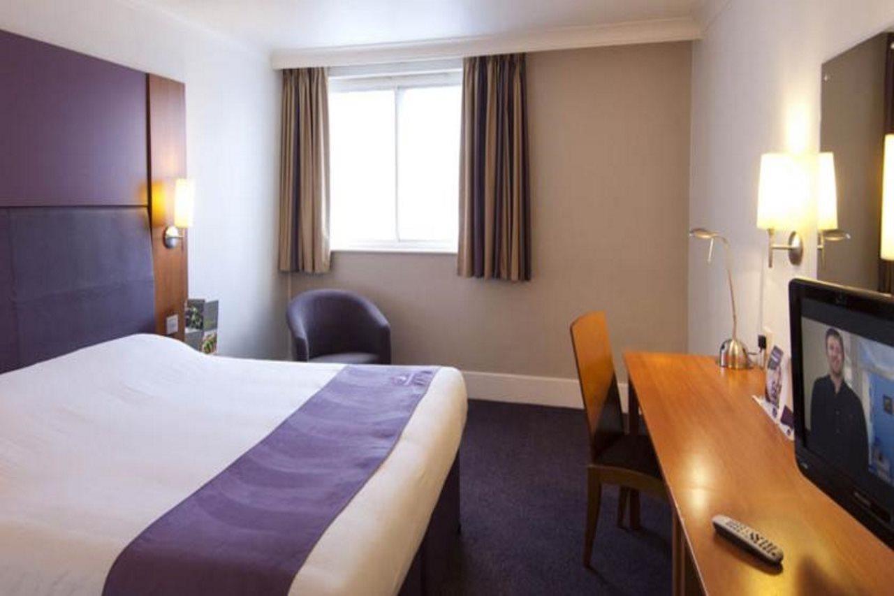 Premier Inn Глостер Экстерьер фото