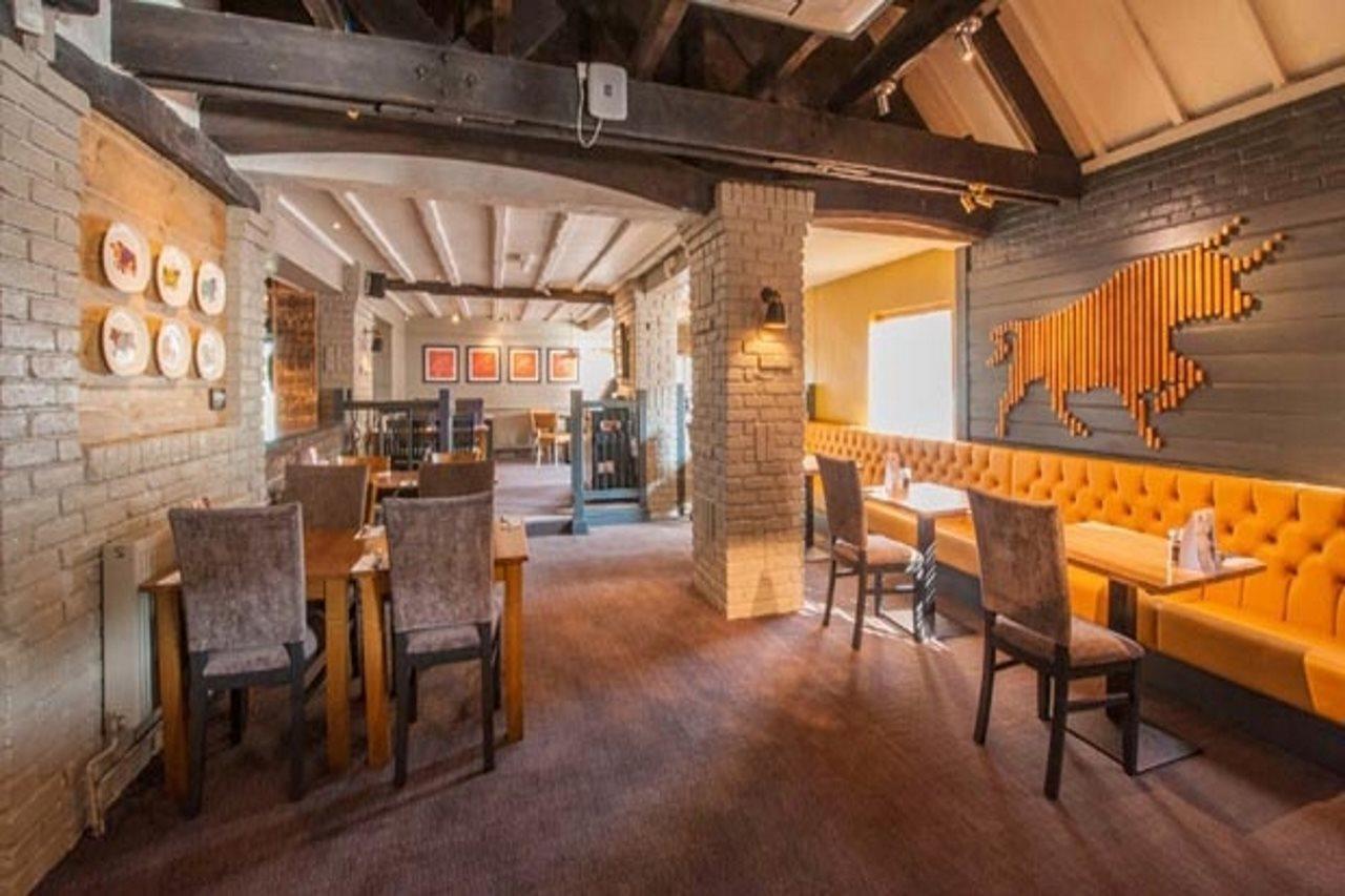 Premier Inn Глостер Экстерьер фото